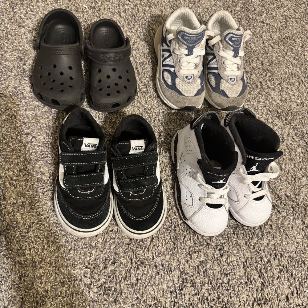 4 pair of toddler shoes size 7
